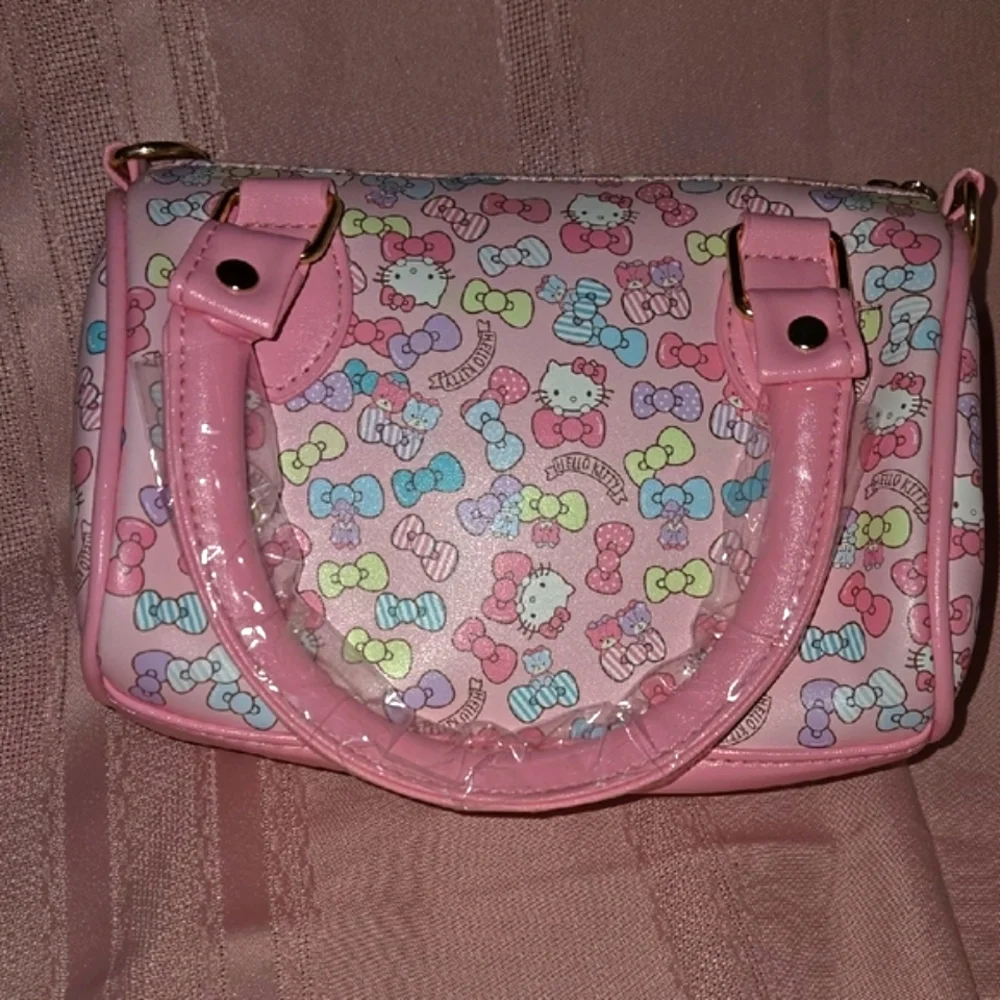 Hello Kitty Pink Handbag - Picture 3 of 10